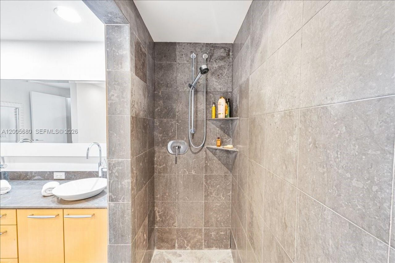 3801 Collins Ave , Unit 1105, Miami Beach, FL 33140 Photo