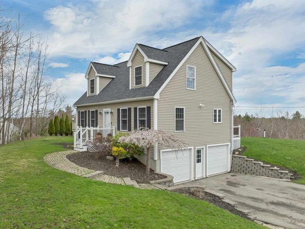 89 Pond Street, Newton, NH 03858