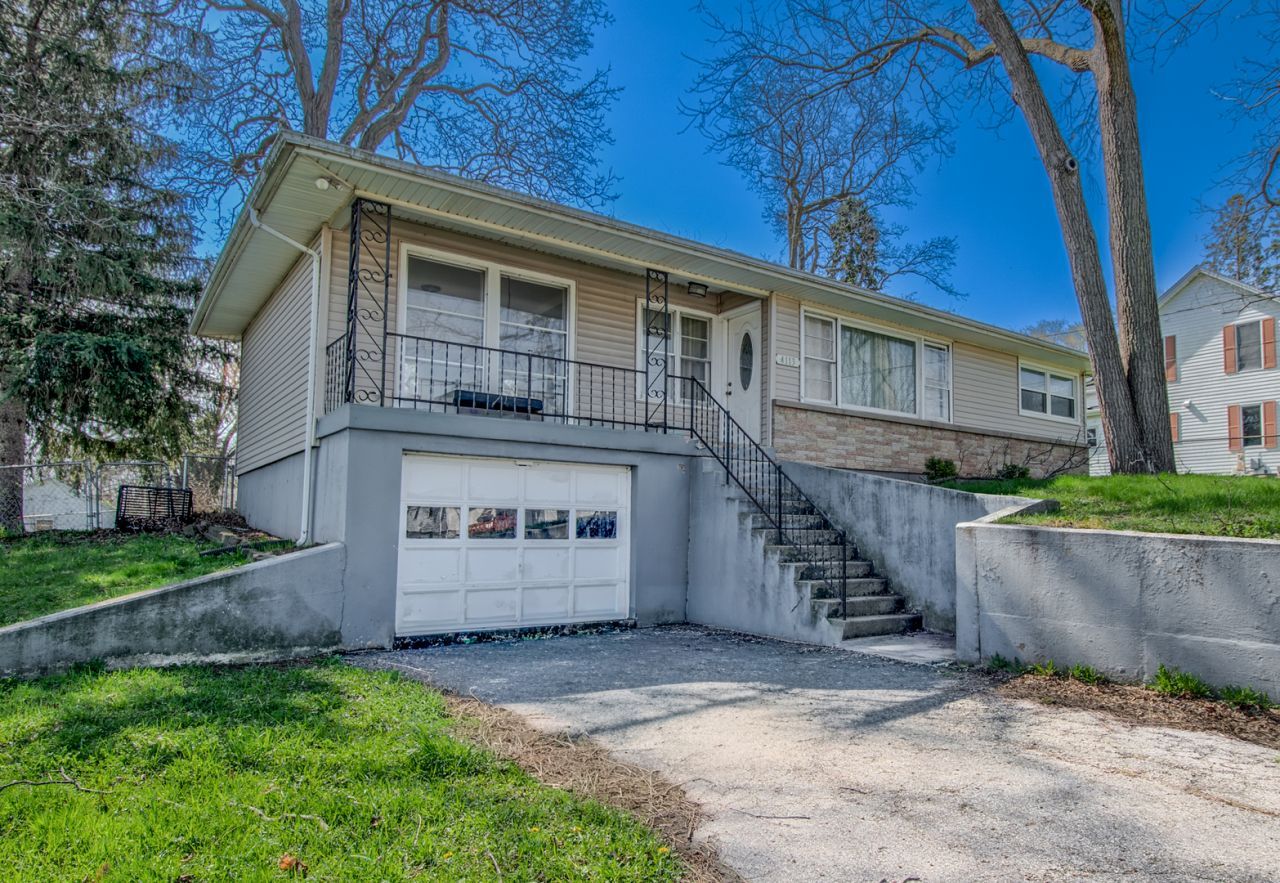 4113 W Crystal Lake Road , McHenry, IL 60050