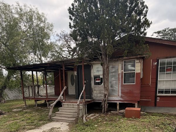 508 N BRIGHT DR, Devine, TX 78016