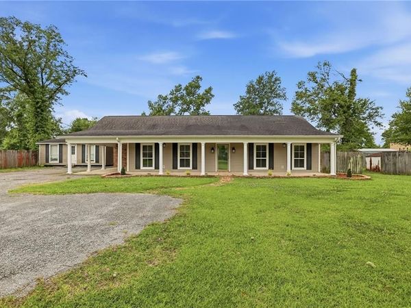 18499 MAGNOLIA EST., Prairieville, LA 70769