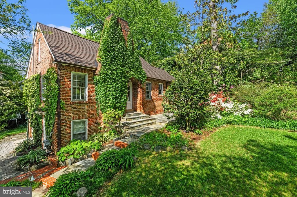 1309 Kirkwood Road N, Arlington, VA 22201 Main Photo