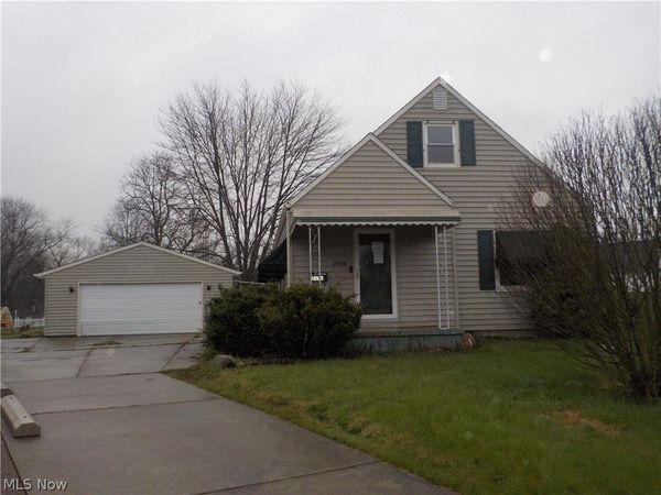 2456 E 37th Street , Lorain, OH 44055