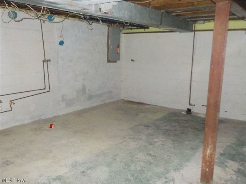 2456 E 37th Street, Lorain, OH 44055 Photo 12