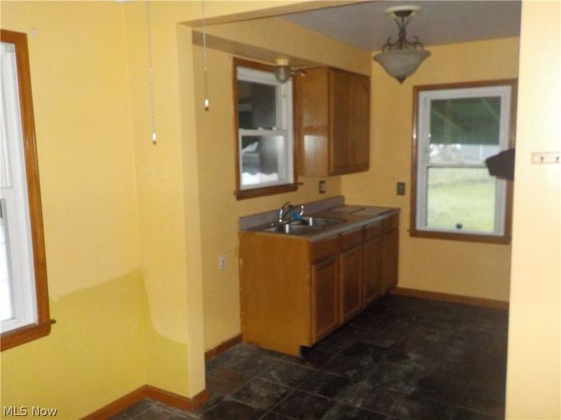 2456 E 37th Street, Lorain, OH 44055 Photo 4