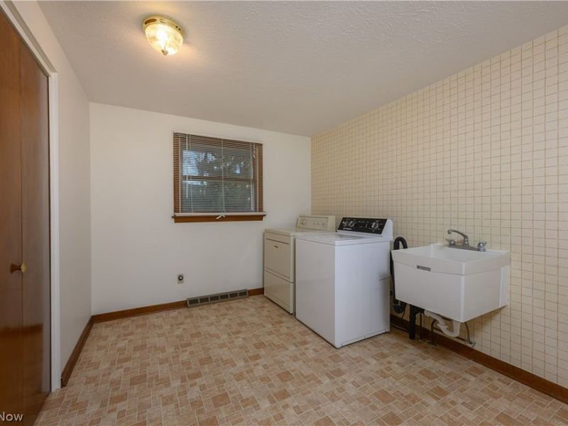 916 Buena Vista, Canton, OH 44714 Photo 17