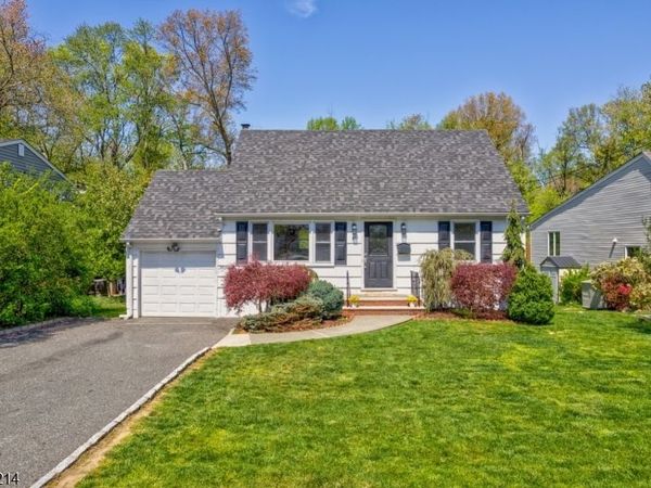 61 Beechwood Rd, Florham Park, NJ 07932