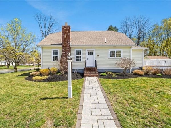 8 Hillside Ave, West Bridgewater, MA 02379
