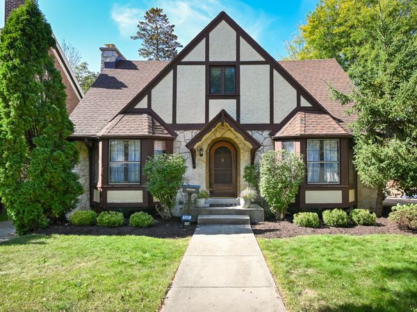 1531 N 60th St, Wauwatosa, WI 53208