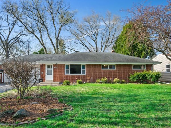 1025 W Riverview Dr, Glendale, WI 53209