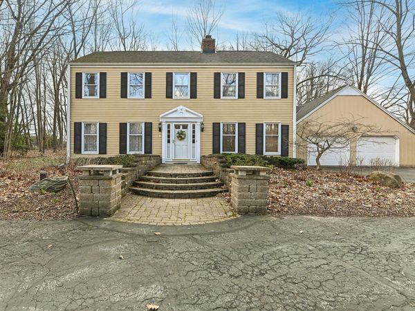 10125 Kay Pkwy, Hales Corners, WI 53130