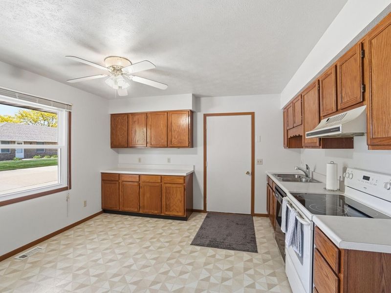 4898 E Brannan Drive, Springfield, OH 45502 Photo 10