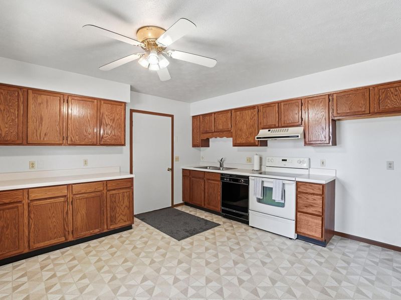 4898 E Brannan Drive, Springfield, OH 45502 Photo 11