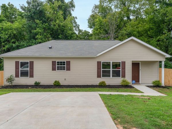 908 Mapleash Ave , Columbia, TN 38401