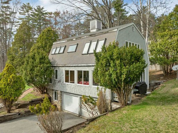 83 Governor Wentworth Highway, Tuftonboro, NH 03894