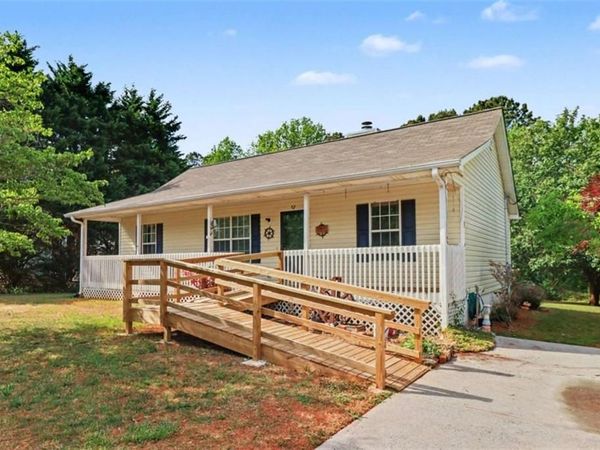 108 Ravenwood Lane , Rockmart, GA 30153