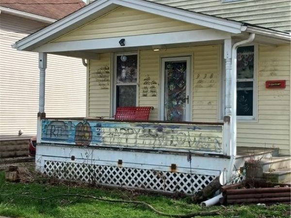 938 Walnut Street , Elyria, OH 44035