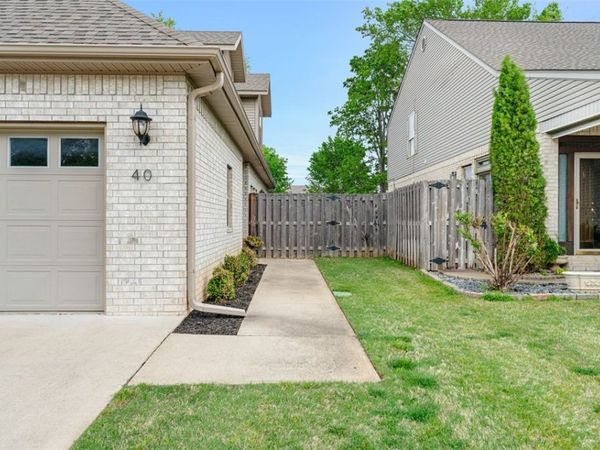 40 E Cydnee Street , Fayetteville, AR 72703