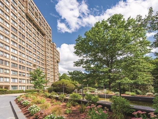 250 Hammond Pond Parkway, Unit 705S, Newton, MA 02467