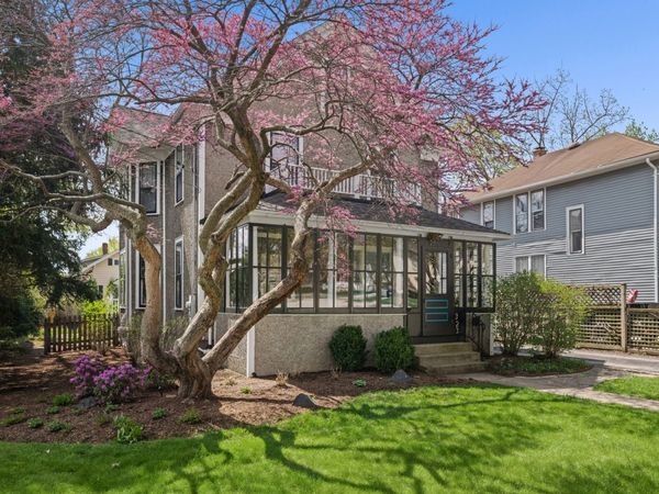 323 W Maple Avenue, Libertyville, IL 60048