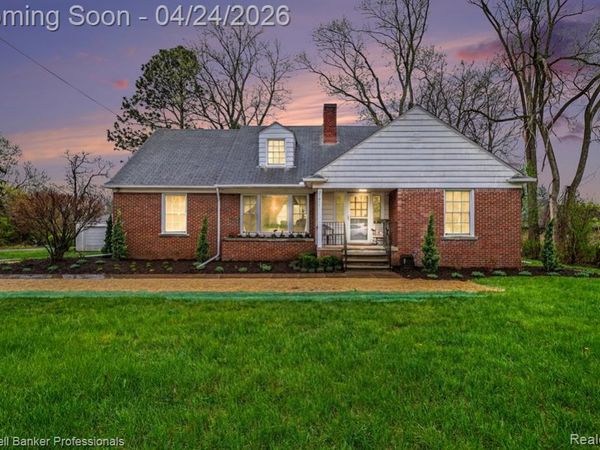 21611 W 10 Mile Road, Southfield, MI 48075