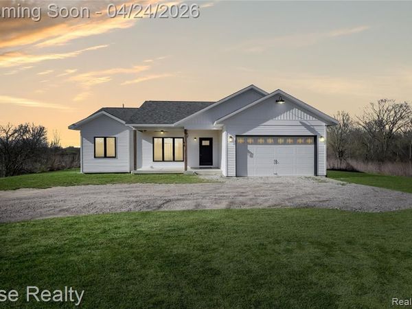 4399 E Bristol Road, Burton, MI 48519