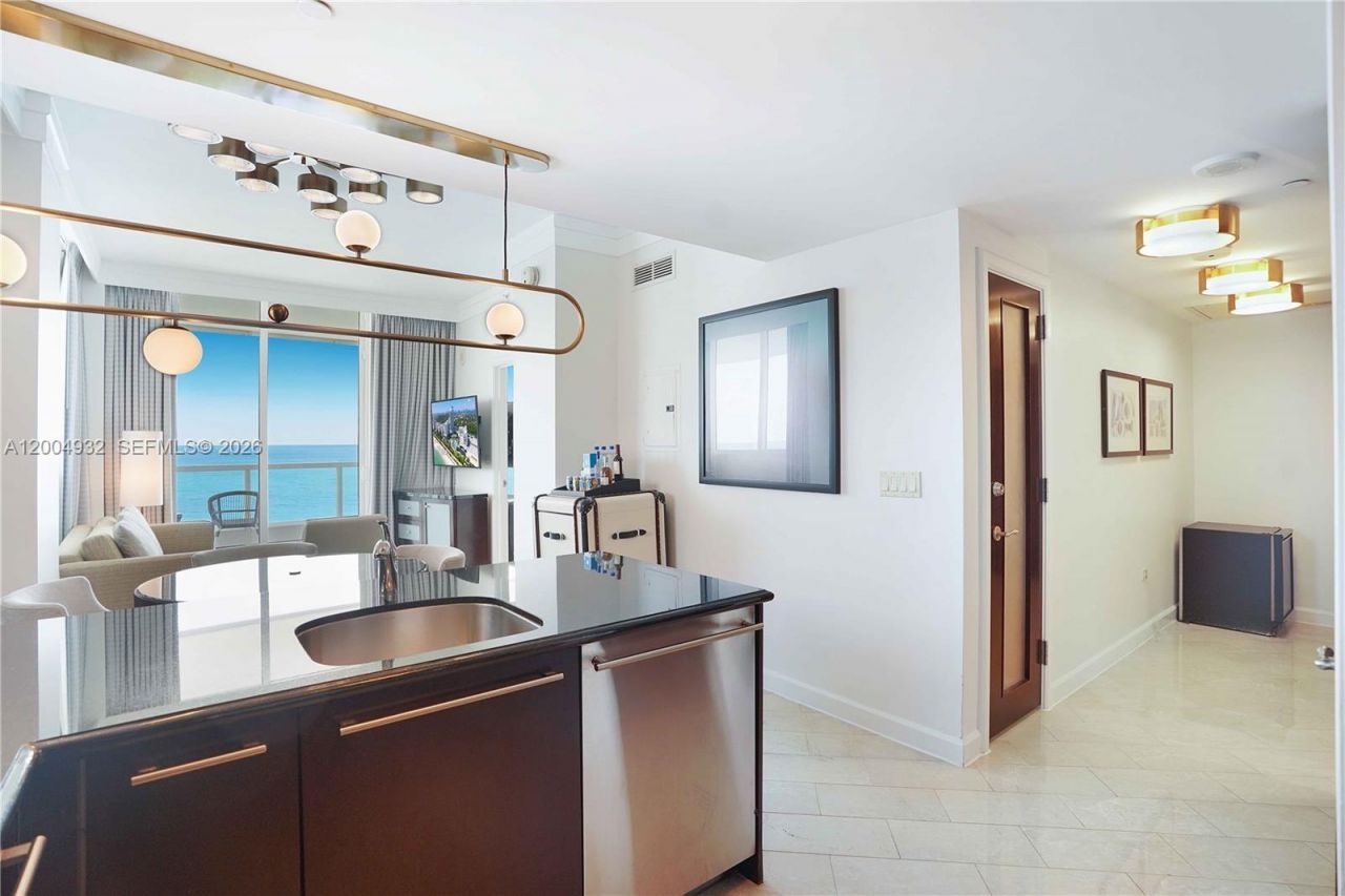 4391 Collins Ave , Unit 709, Miami Beach, FL 33140 Photo
