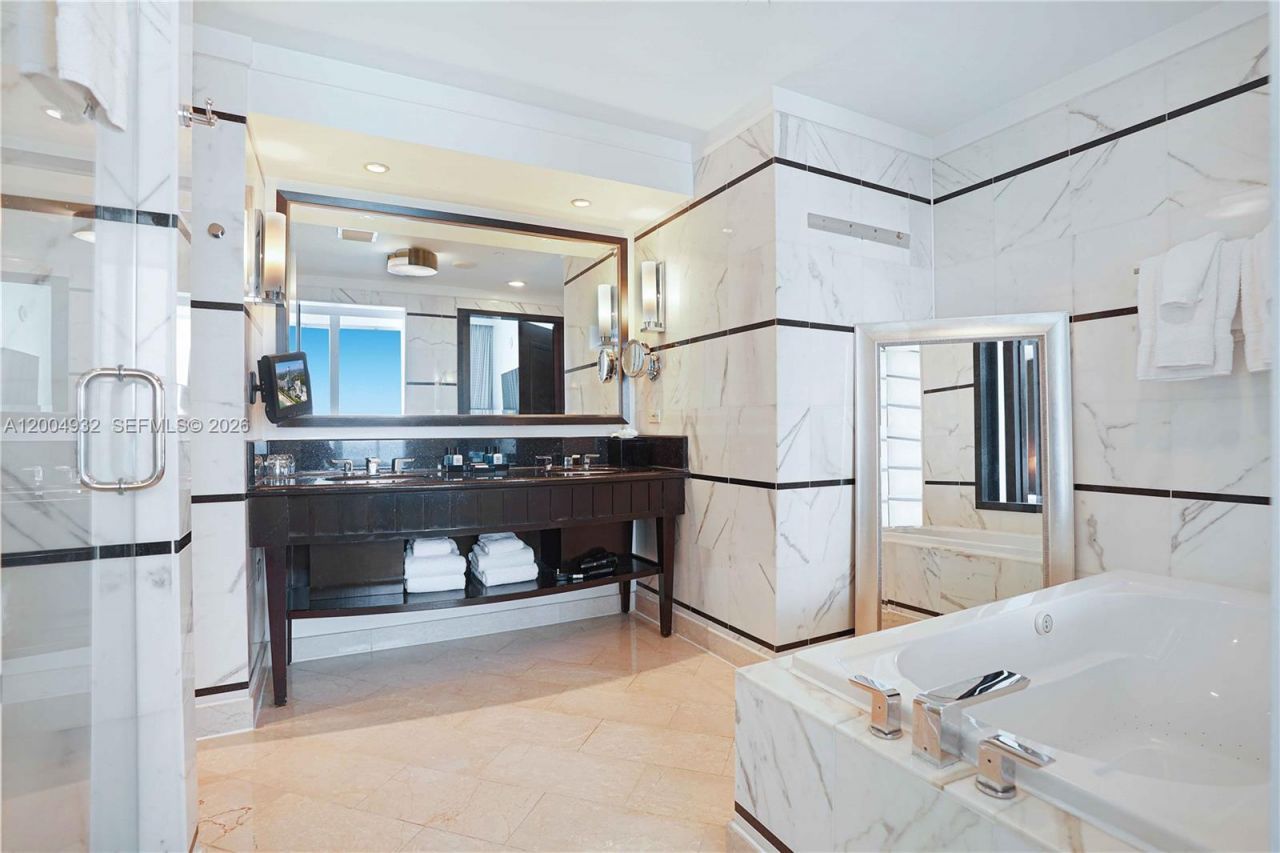 4391 Collins Ave , Unit 709, Miami Beach, FL 33140 Photo