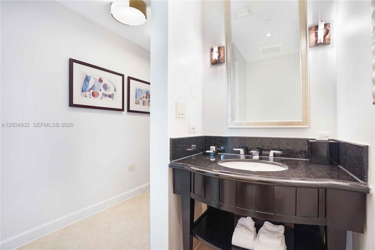4391 Collins Ave , Unit 709, Miami Beach, FL 33140 Photo