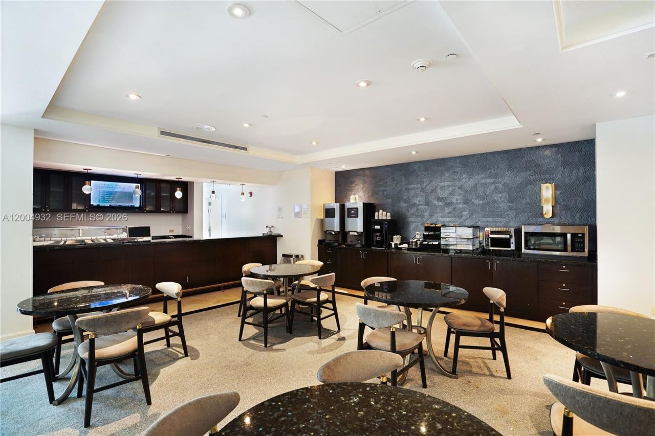 4391 Collins Ave , Unit 709, Miami Beach, FL 33140 Photo