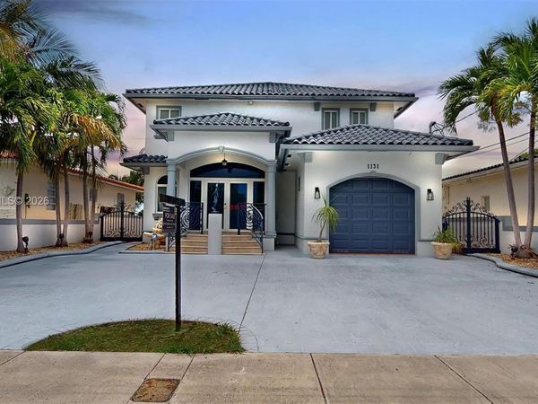 1131 Stillwater Dr , Miami Beach, FL 33141