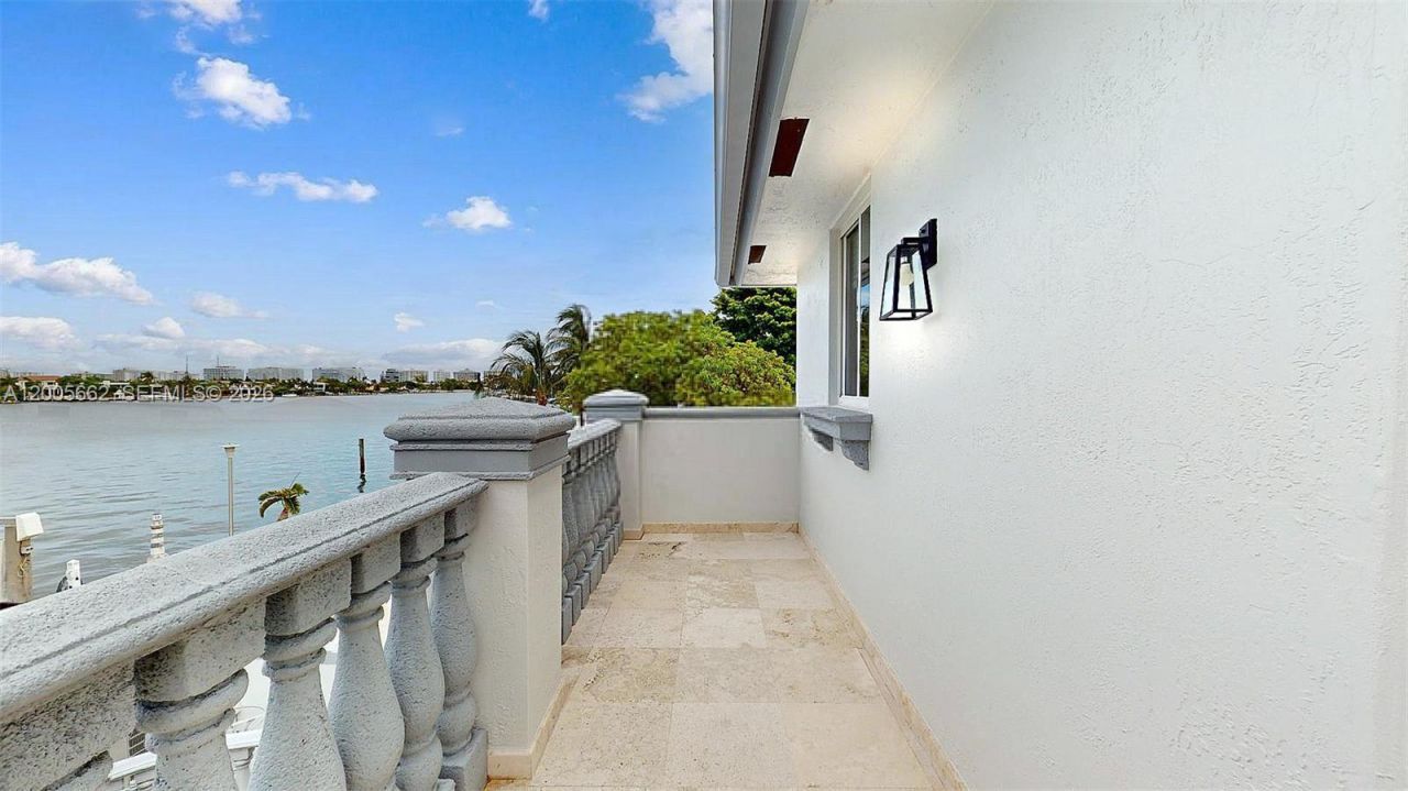 1131 Stillwater Dr, Miami Beach, FL 33141 Photo