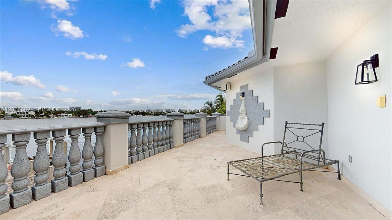 1131 Stillwater Dr, Miami Beach, FL 33141 Photo