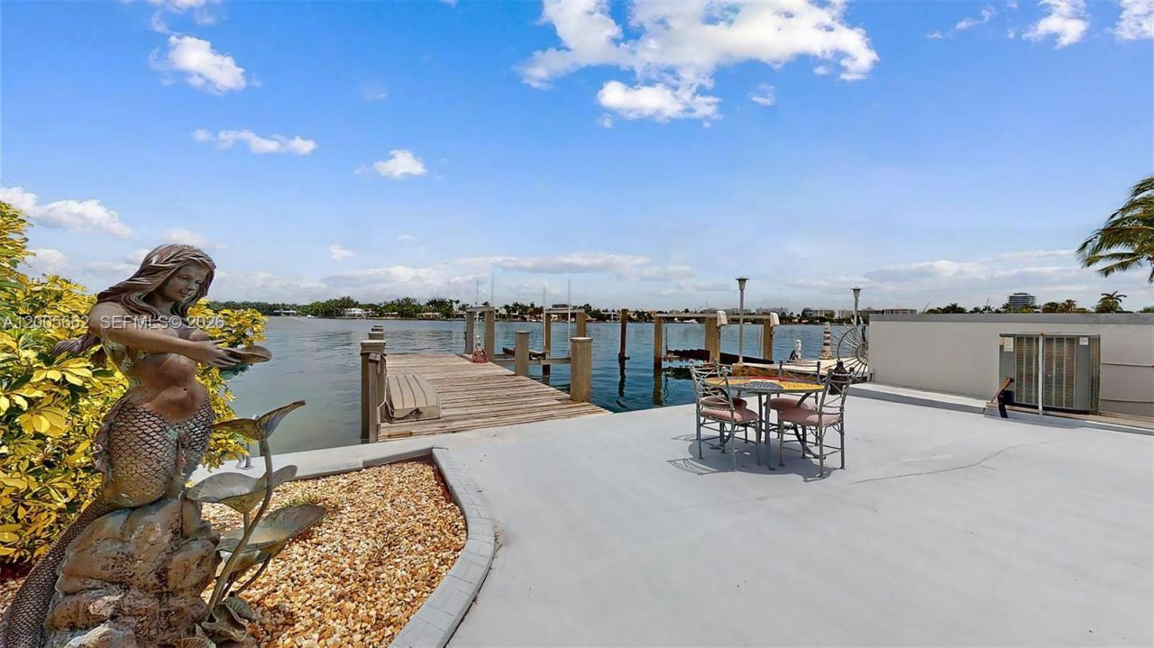 1131 Stillwater Dr, Miami Beach, FL 33141 Photo