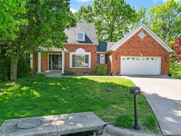 1102 Mosswoods Court, Fenton, MO 63026