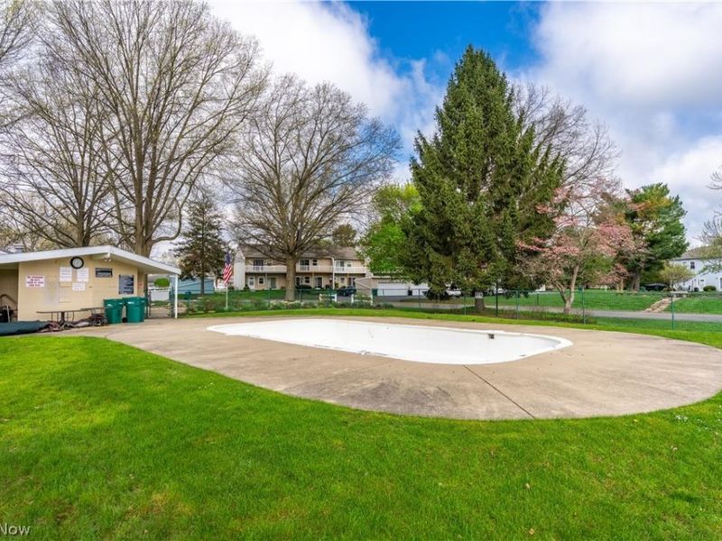 2491 Royal County Down Drive, Unit C, Uniontown, OH 44685 Photo 9