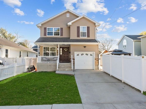 556 Park Avenue , West Hempstead, NY 11552