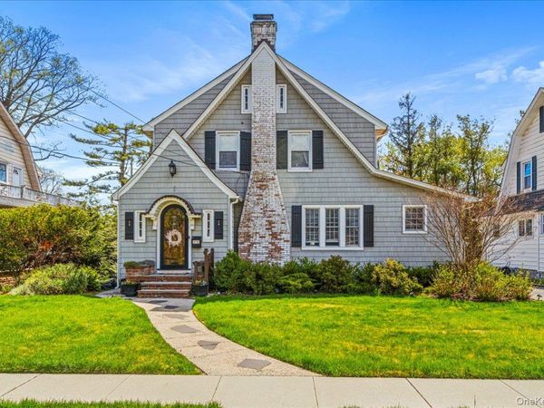 46 Aldred Avenue , Rockville Centre, NY 11570