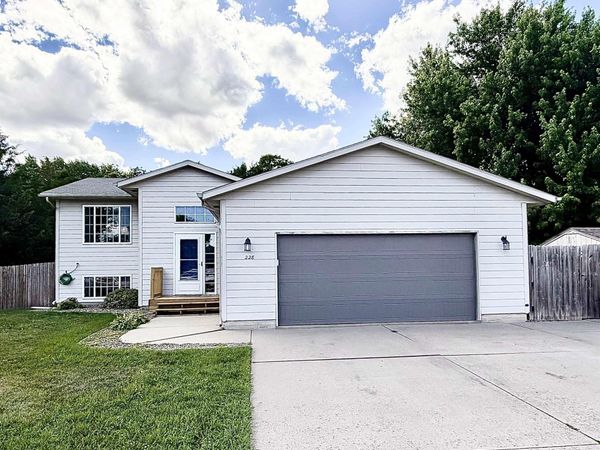 228 Anderson St., Vermillion, SD 57069