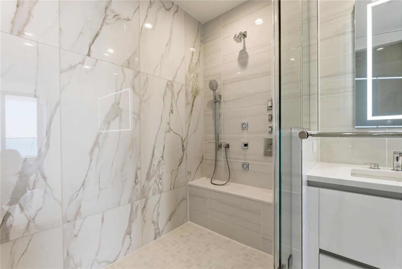 400 Central Ave, Unit 3506, Saint Petersburg, FL 33701 Photo