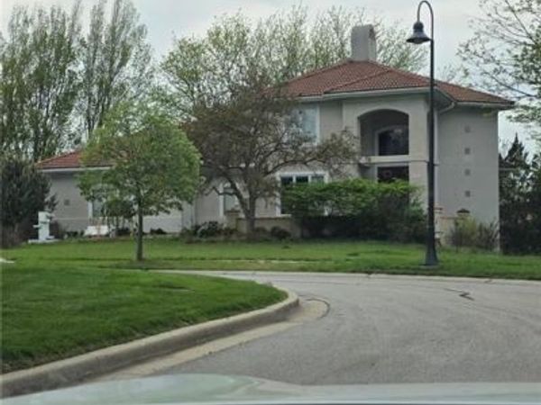 11712 Overbrook Road, Leawood, KS 66211