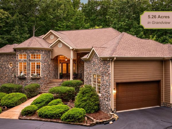 240 Horseshoe Bend Road E, Signal Mountain, TN 37377