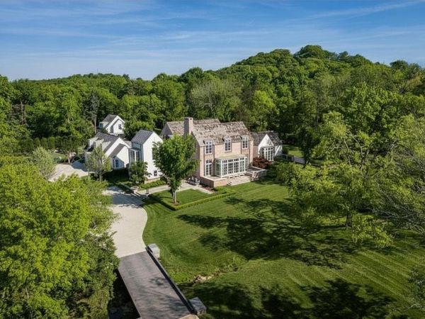 5623 Hillsboro Pike , Nashville, TN 37215