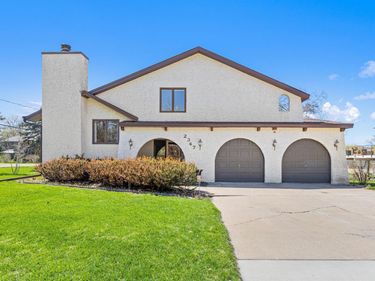 2347 Greenbrier Circle, Little Canada, MN 55117