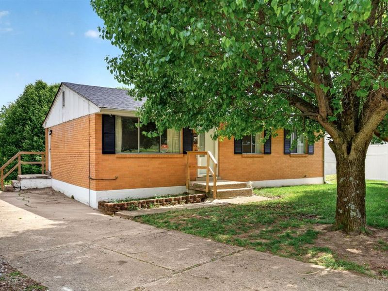 96 Chickasaw Drive, Hamilton, OH 45013 Photo 1