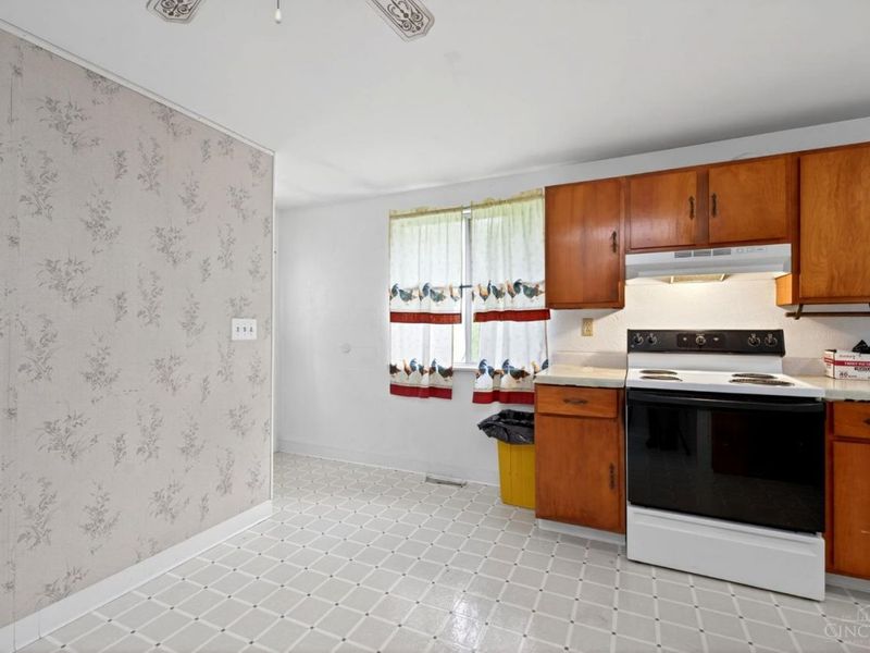 96 Chickasaw Drive, Hamilton, OH 45013 Photo 5