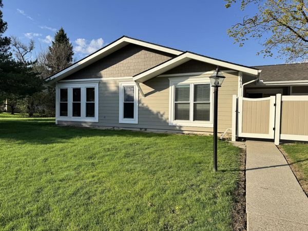 39613 Village Wood Lane, Novi, MI 48375