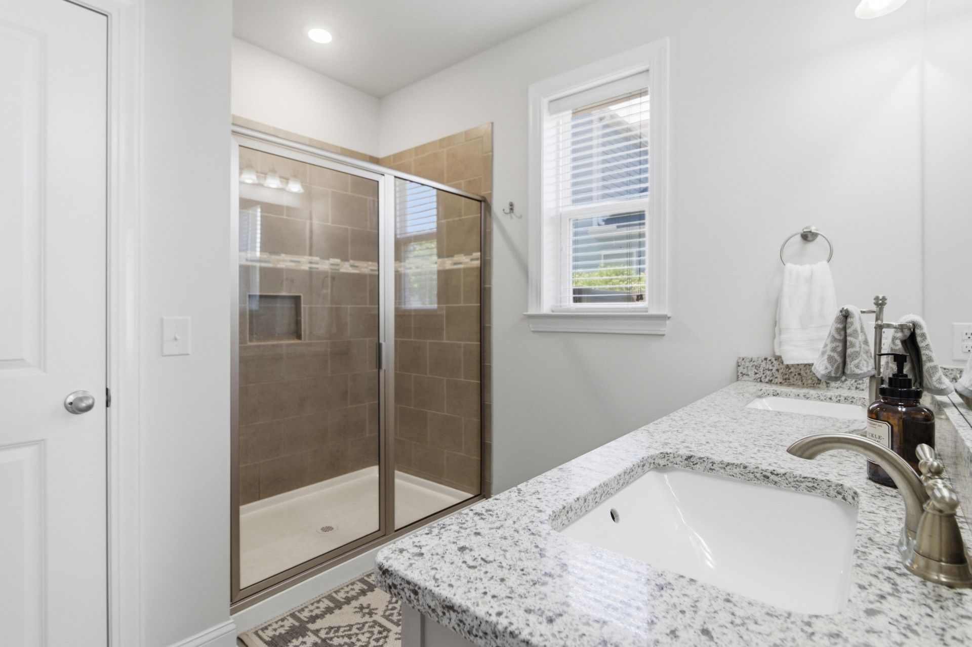 705 Rathall Creek Drive Photo 21