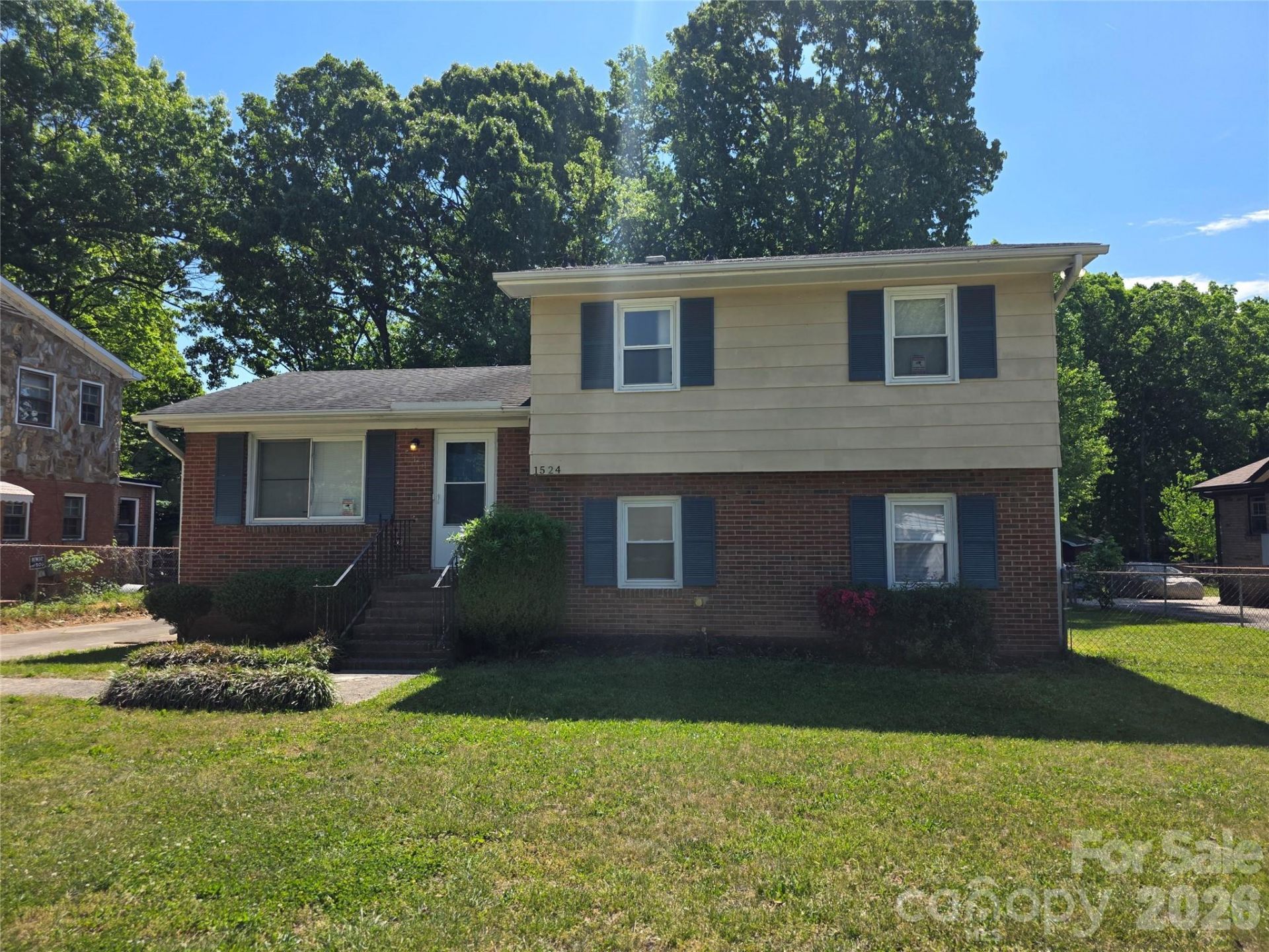 1524 Pondella Drive, Charlotte, NC 28213 Main Photo
