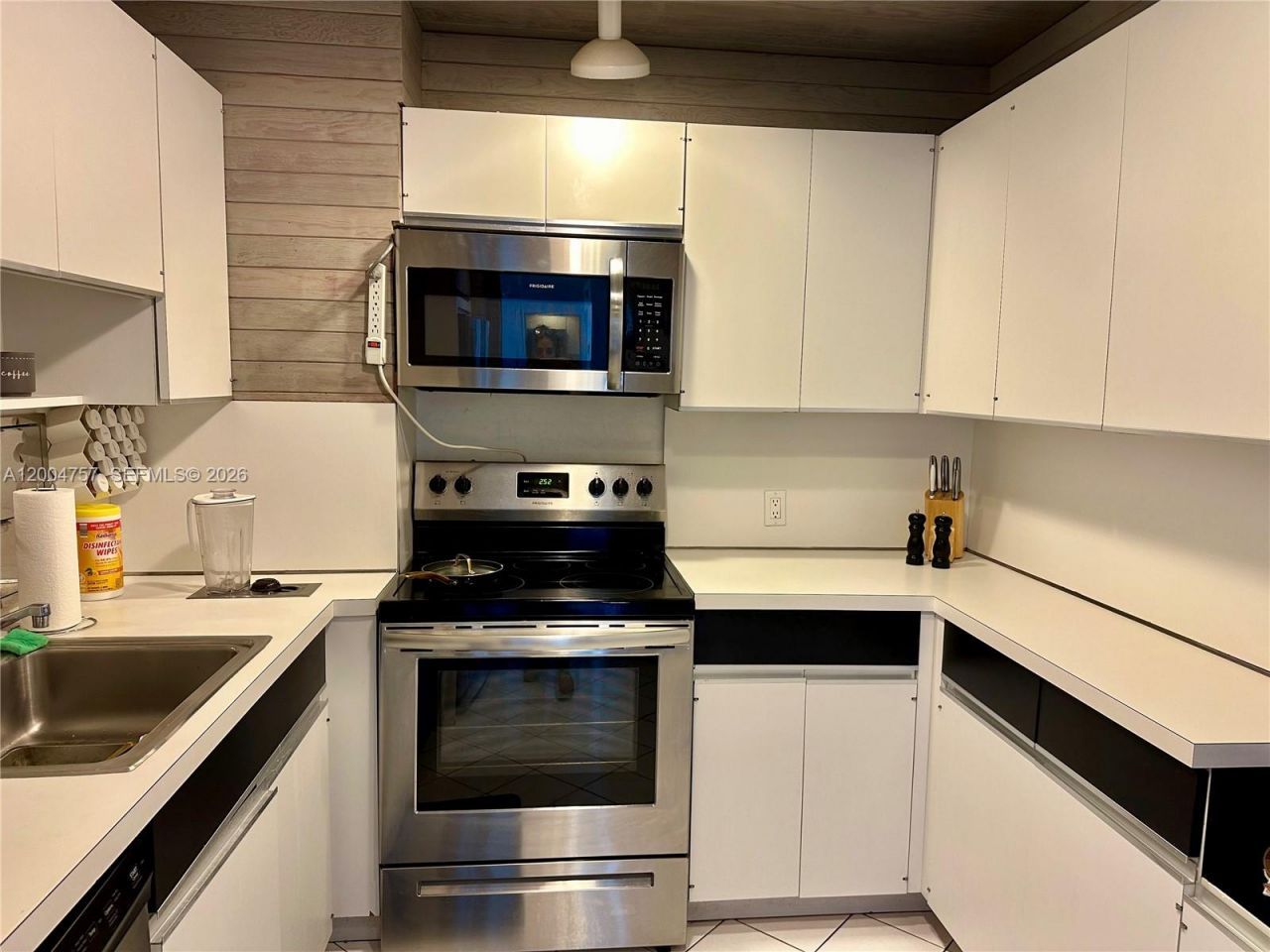 100 Bayview Dr, Unit 1503, Sunny Isles Beach, FL 33160 Photo